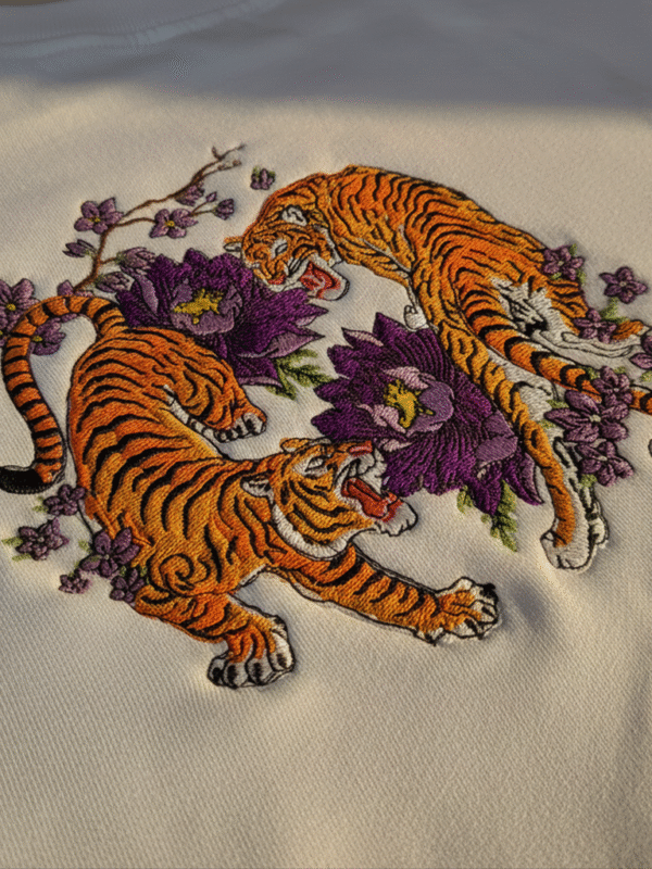 Asian Flower and Tiger Sırt Nakışlı Sweatshirt
