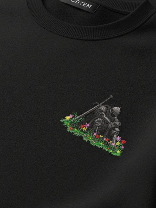 Yorgun Şövalye Nakışlı Sweatshirt